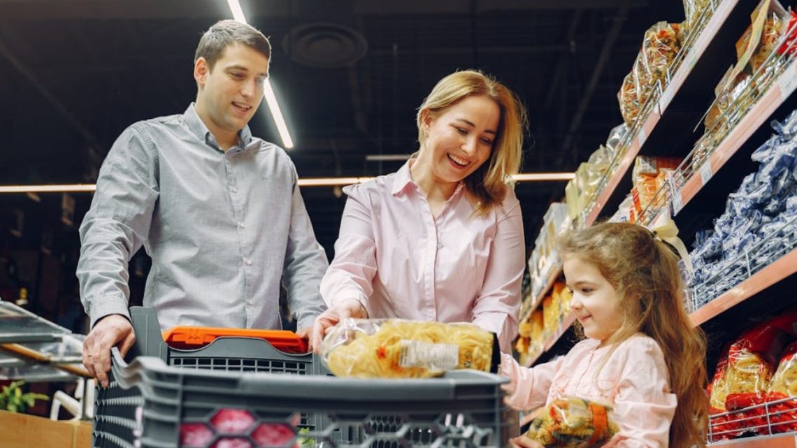 7 Tips To Avoid Overspending At Supermarkets Like Costco, Walmart, And More